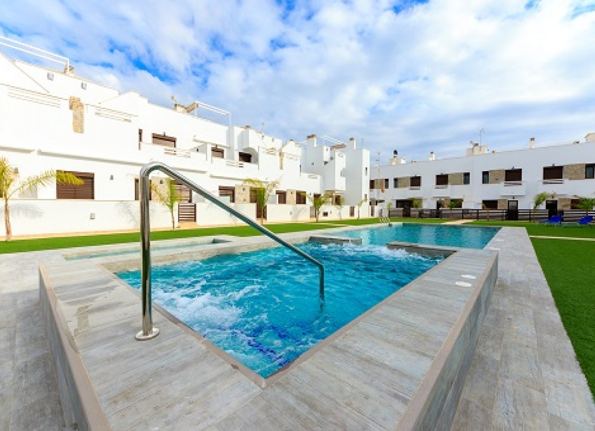 LARGE TOWNHOUSE IN THE CENTRE OF TORREVIEJA